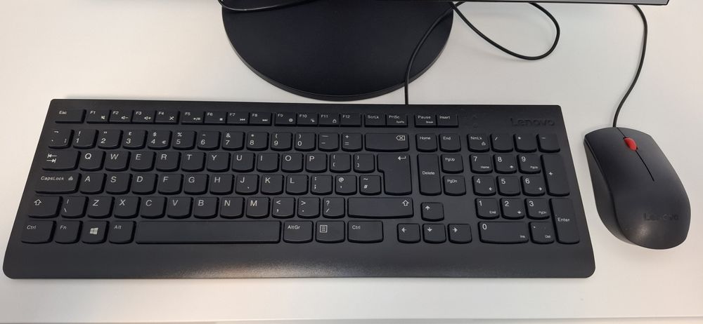 All-In-One Lenovo V530-22ICB AIO -  Touchscreen