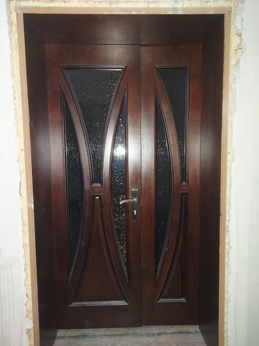 Двери деревянные хороший качества