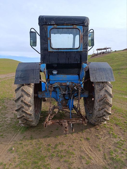 Traktor.  T 28 radnoy karobka , mator ochilmagan . Traktorga javob