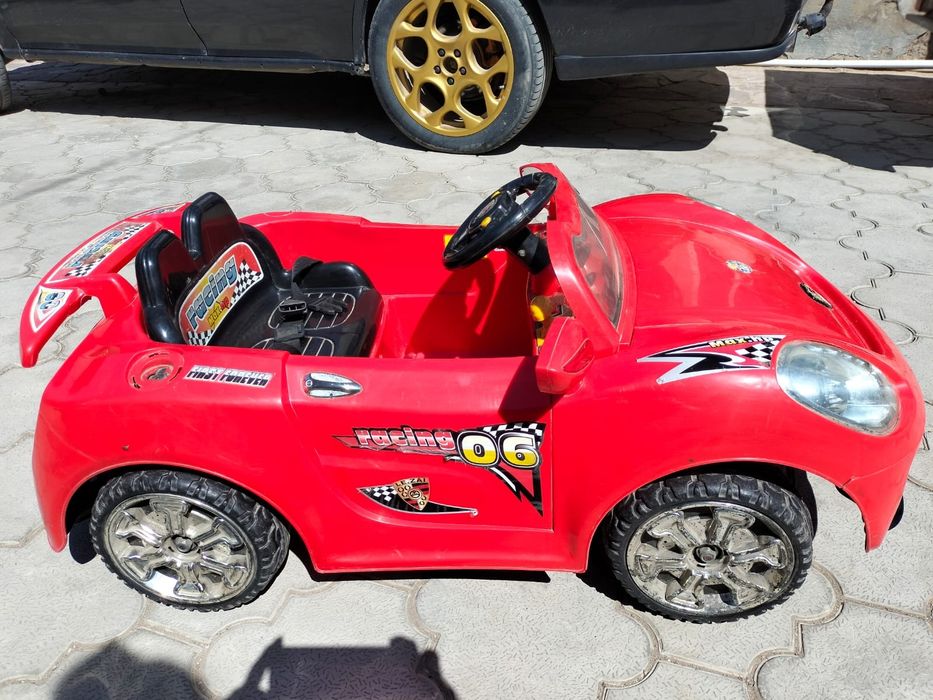 Продаётся детская музыкальная машина