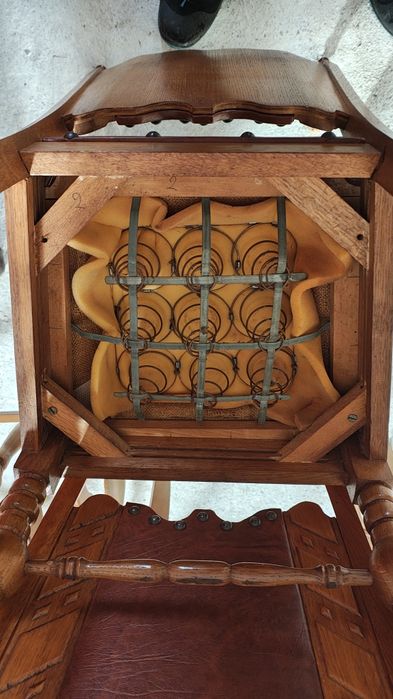 Антикварни столове.