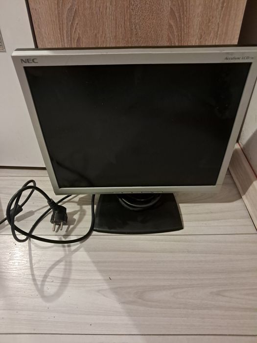 Monitor nec pentru pc
