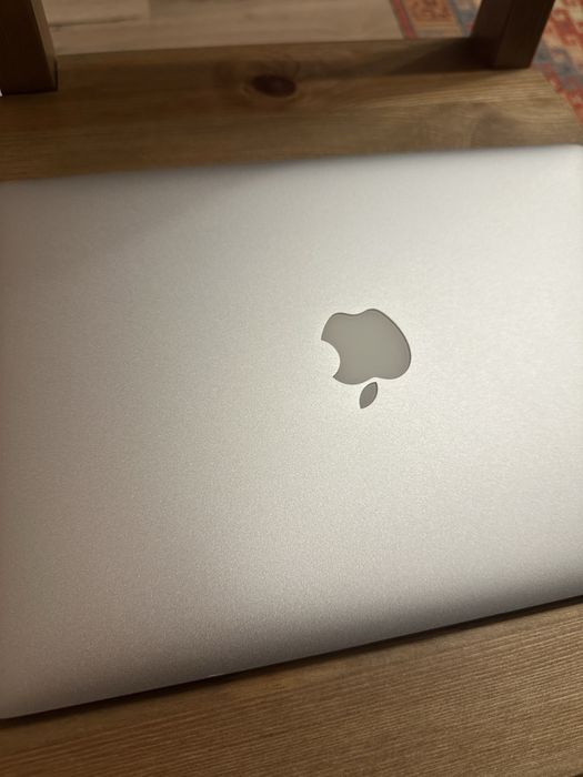 Macbook Air 2017 (память 512 Гб)
