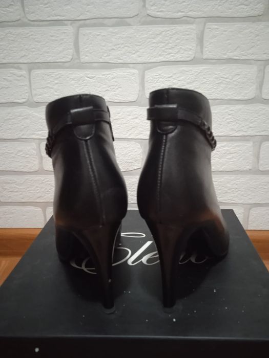Ботильоны из натуральной кожи.