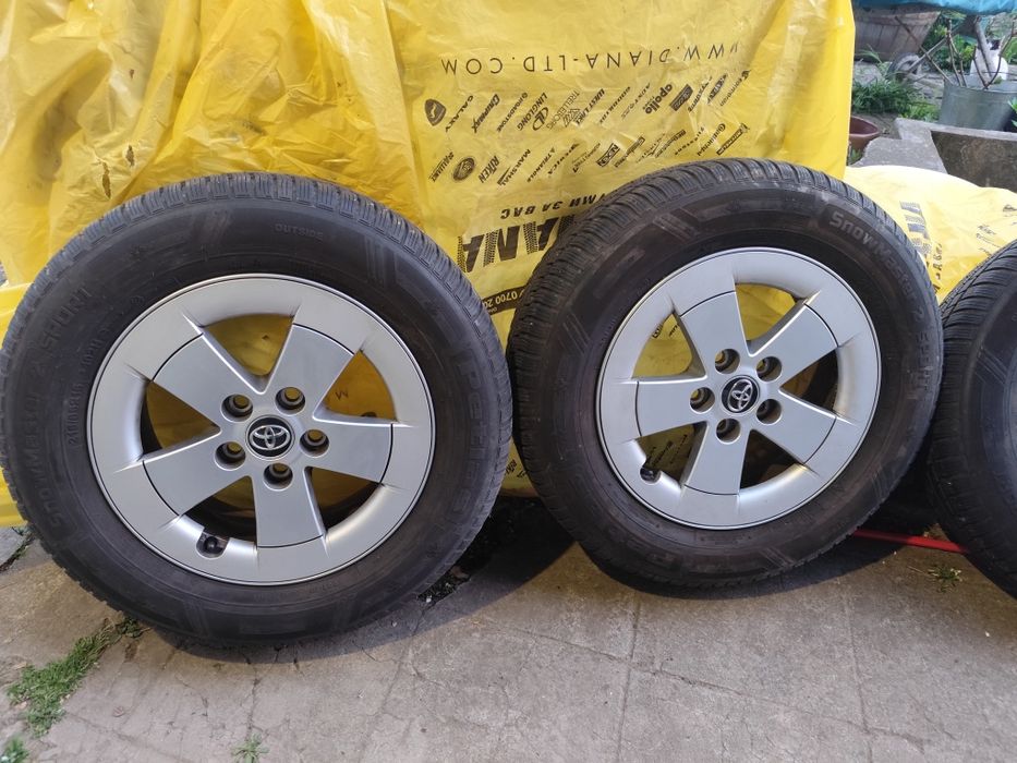 Джанти 5х114.3х16 с зимни гуми  Petlas 215/65/16Дот 23 за Тойота