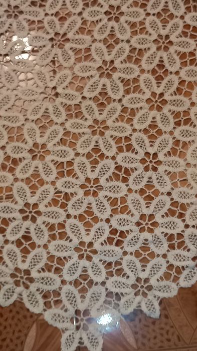 Vand 2 fete de masa- mileuri,diametru 95 cm,stare perfecta