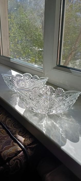 Хрустальные изделия в ассортименте.