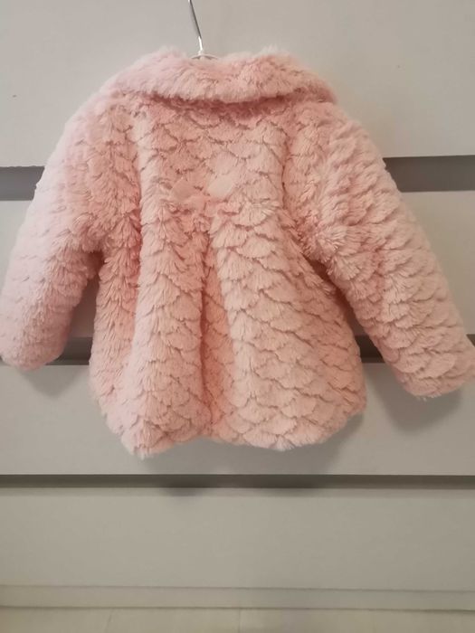 Продавам палтенце за малка госпожица.