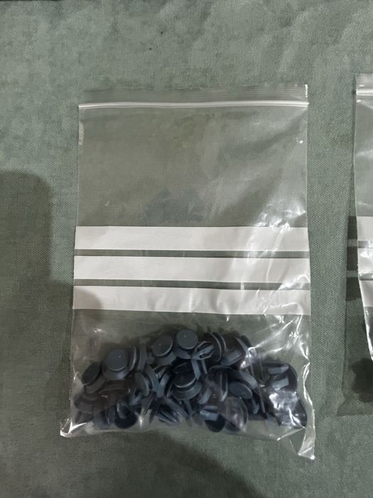 Vand clipsuri caroserie auto si ornamente plastic