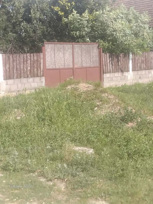 Loc de casa de vânzare
