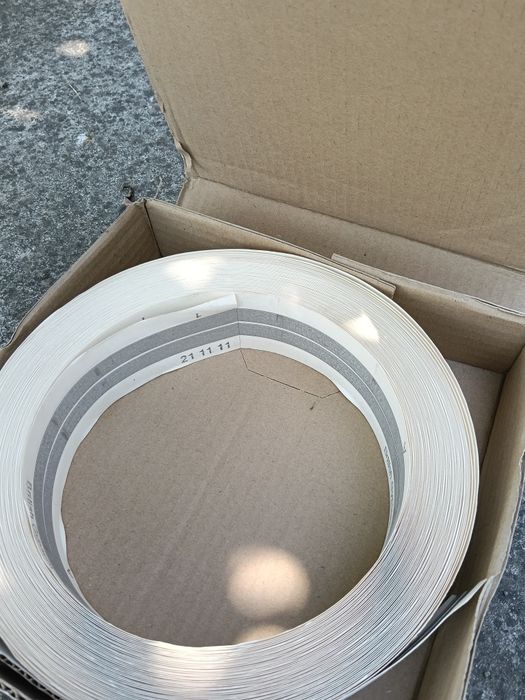 Set profesional zugravit, văruit,curățat si tras silicon. 3 role hartie profesională  pentru colturi, insertie metalica