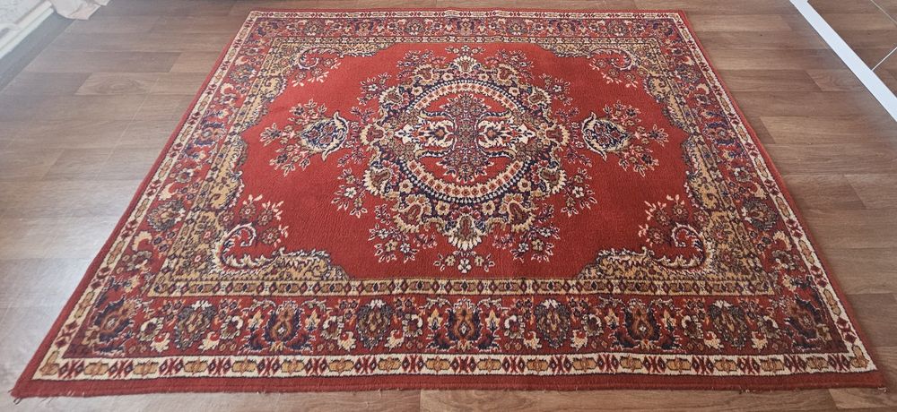 Кiлем 10000 тенге