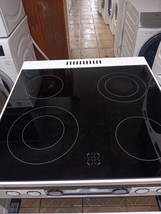 Свободно стояща печка с керамичен плот GRAM  с две години ГАРАНЦИЯ!