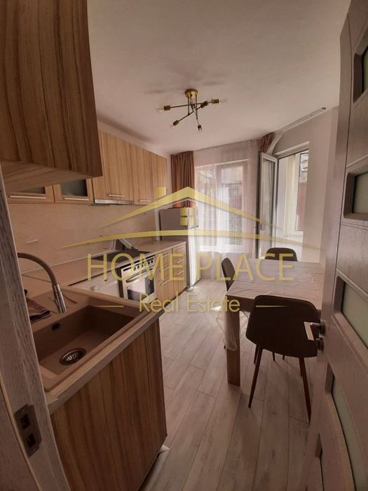 Дава се под наем Тристаен апартамент в Варна, Център - 65 кв.м за 816 € - Снимка #1