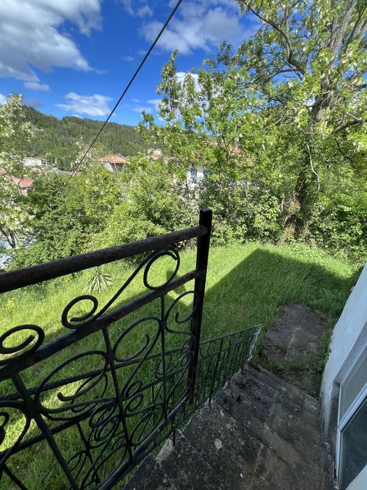 Двуетажна къща - с. Бял извор, общ. Ардино