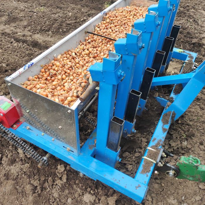 Сеялка за арпаджик /лук/ и чесън