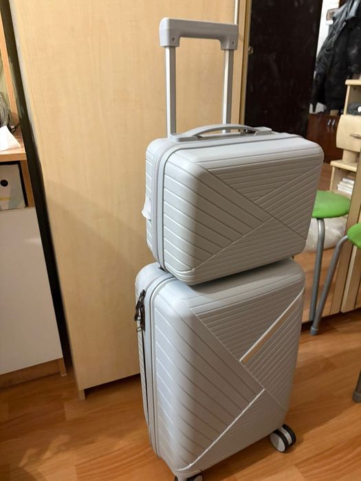 Продам чемодан дорожный