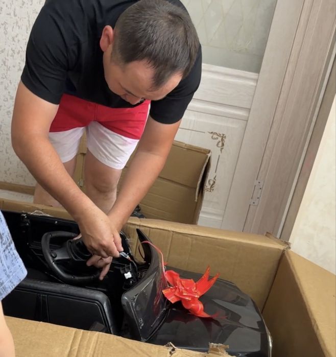 Продаю детскую машинку новый