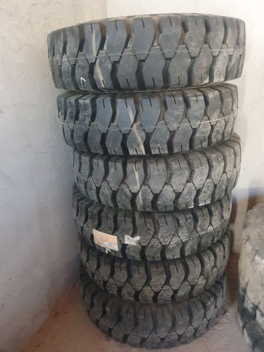 Продам шины для погрузчика вилочного