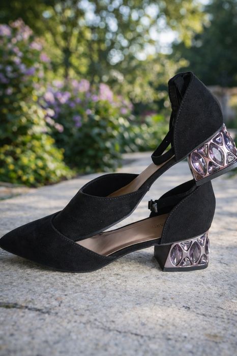 Продам замшевые туфли