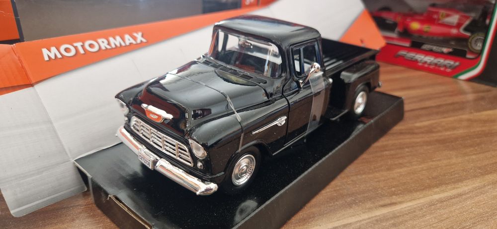 Macheta 1955 chevrolet chevy 5100 stepside pickup 1/24 Motor Max Time