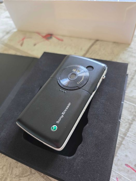 Telefon Sony Ericsson W960i cu touchscreen (pt colecționari) - impecabil, full box