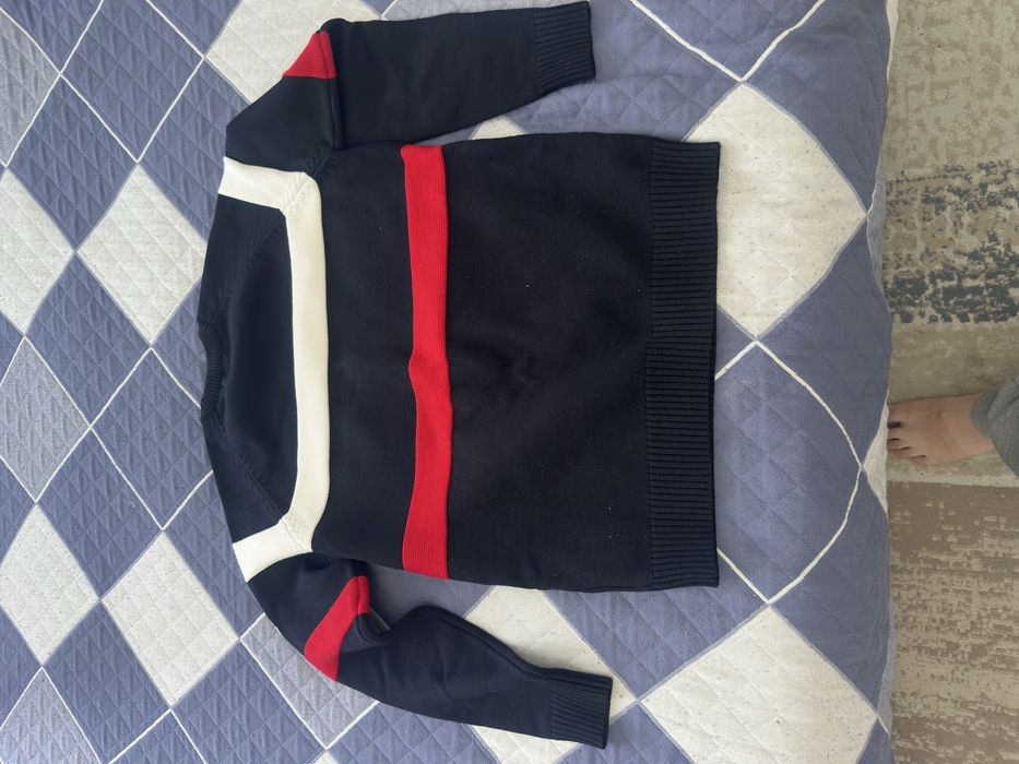 Свитшот от брэнда Монклер