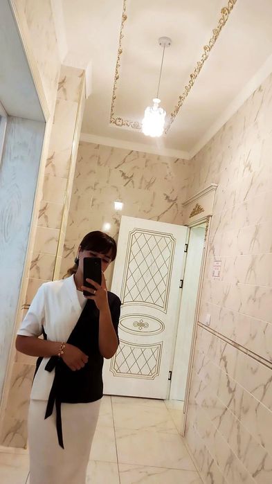 Тойға таза ұқыпты  киілген сырт киім ақ қара