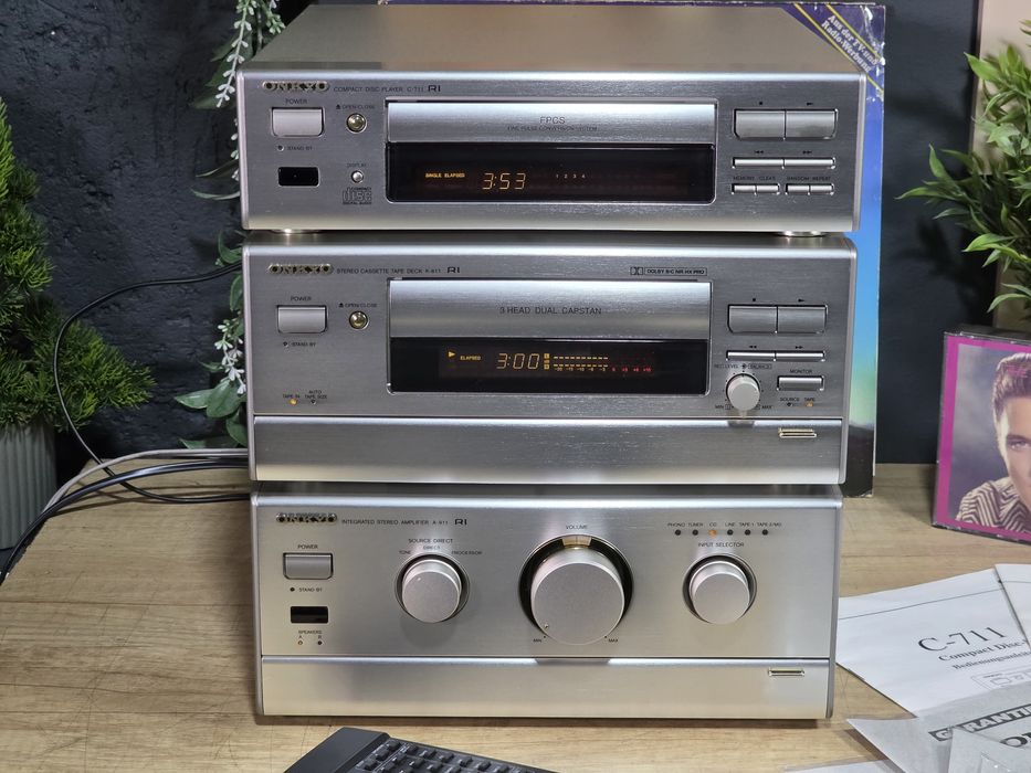 Linie audio ONKYO midi, Deck 3 head,dual cabstan tuner, amplificator cd-player  telecomanda, hifi stereo