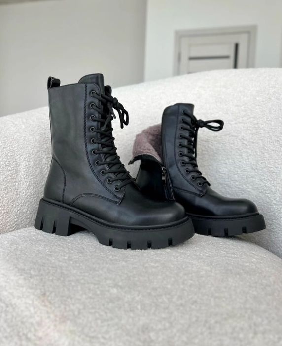 Распродажа новой обуви по сниженным ценам