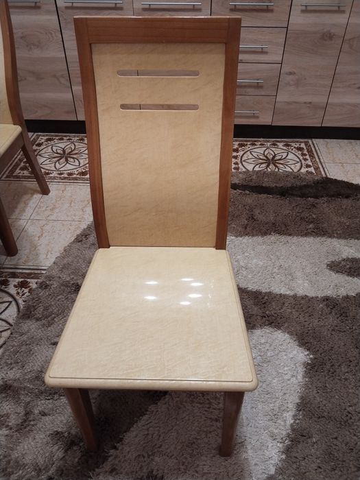 Кухненный стол со стульчиками