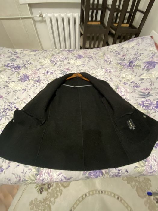 Продаются бомбер и пальто