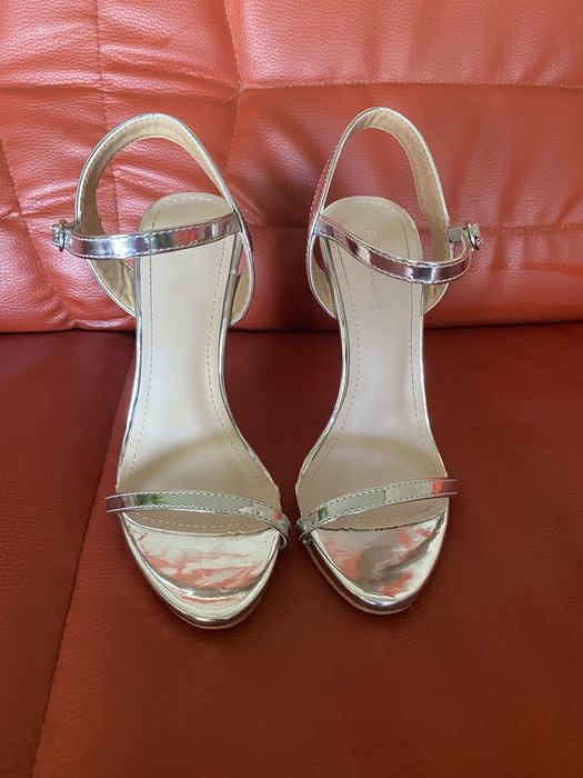 Sandale Public Desire