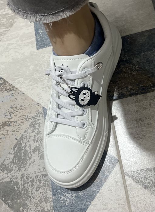 Срочно! Абсолютно новые кроссовки