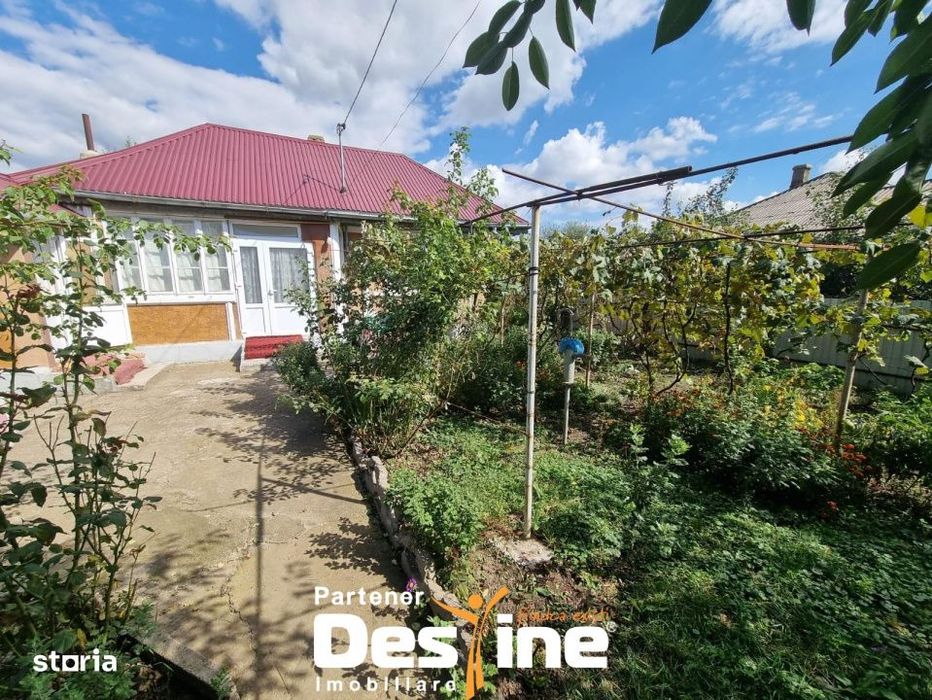 Casa + teren 692 mp Lunca Pascani, utilitati complete, 6 km de oras