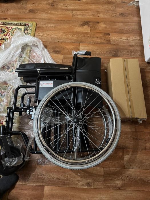 Продам инвалидную коляску
