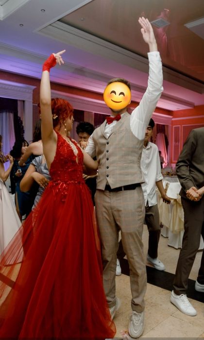 Продам шикарное вечернее красное платье