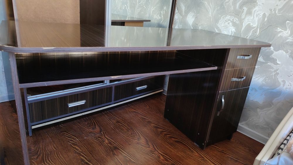 Dars qilish uchun stol