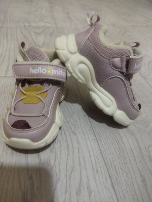 Кроссовки летние осенние