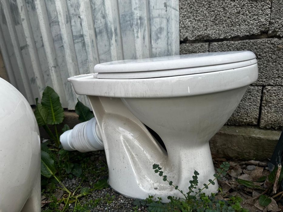 Продам унитаз и раковину