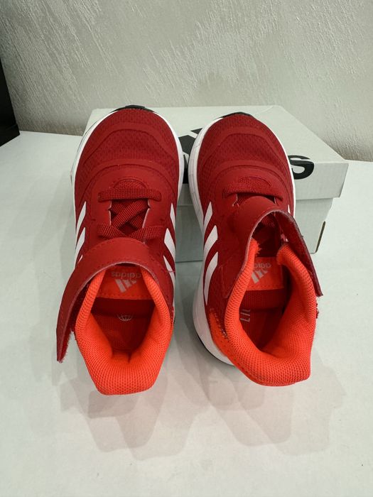 Продавам Бебешки ( детски) маратонки Adidas