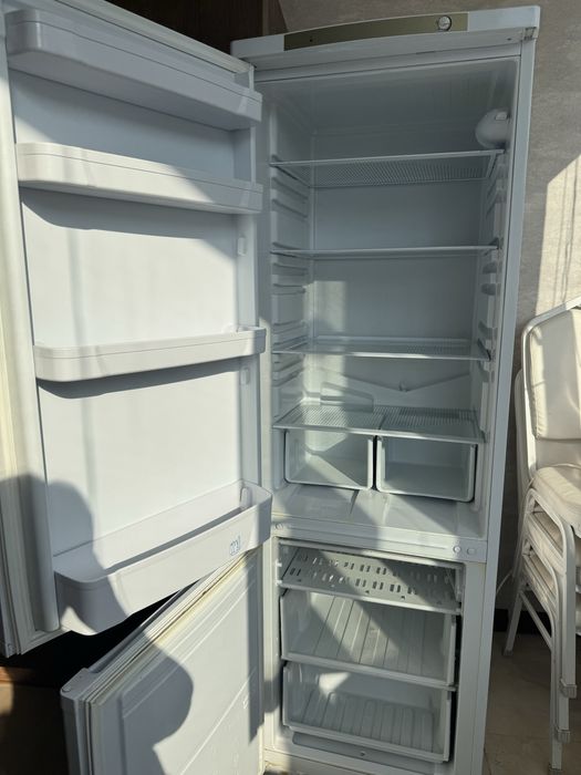 Продам Холодильник INDEZIT