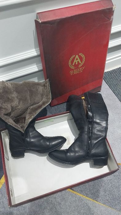 Продам кожанные женские сапоги