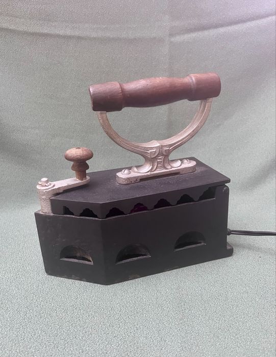 Lampa Vintage creata din Fier de calcat cu carbune