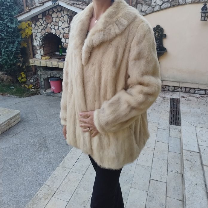 Vând haina de blana nurca