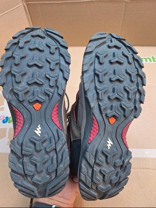 Quechua Waterproof în  foarte bune condiții , măr 39, 26 cm