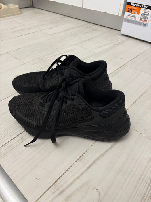 Маратонки NIKE black