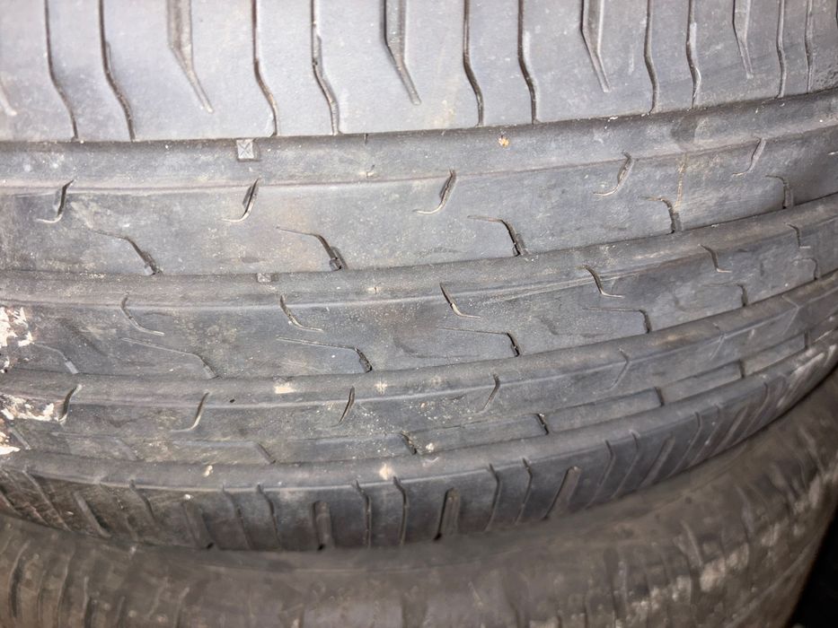 Продавам 8 гуми за Шкода.