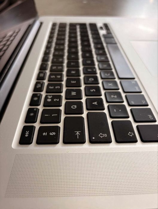 MacBook Pro Retina 15" / i7 / 8GB / 250GB SSD / с кутия и зарядно