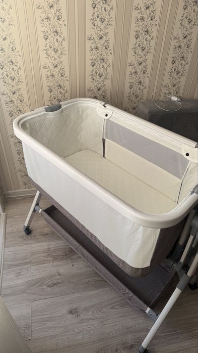 Продам манеж кровать для малышей